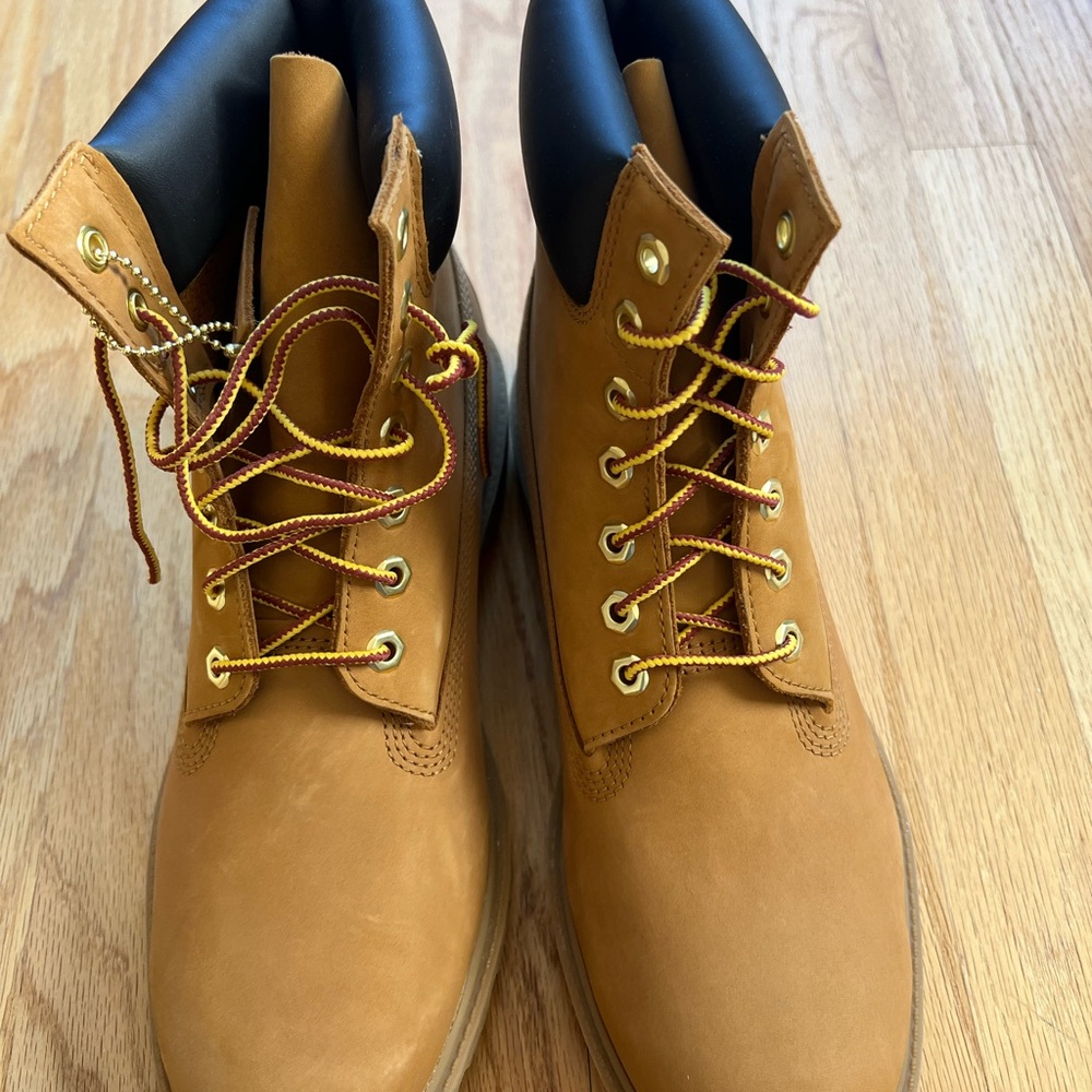 New Size 9 Men's Timberland Classic 6 Inch Waterproof Boots TB-018094-231 Wheat